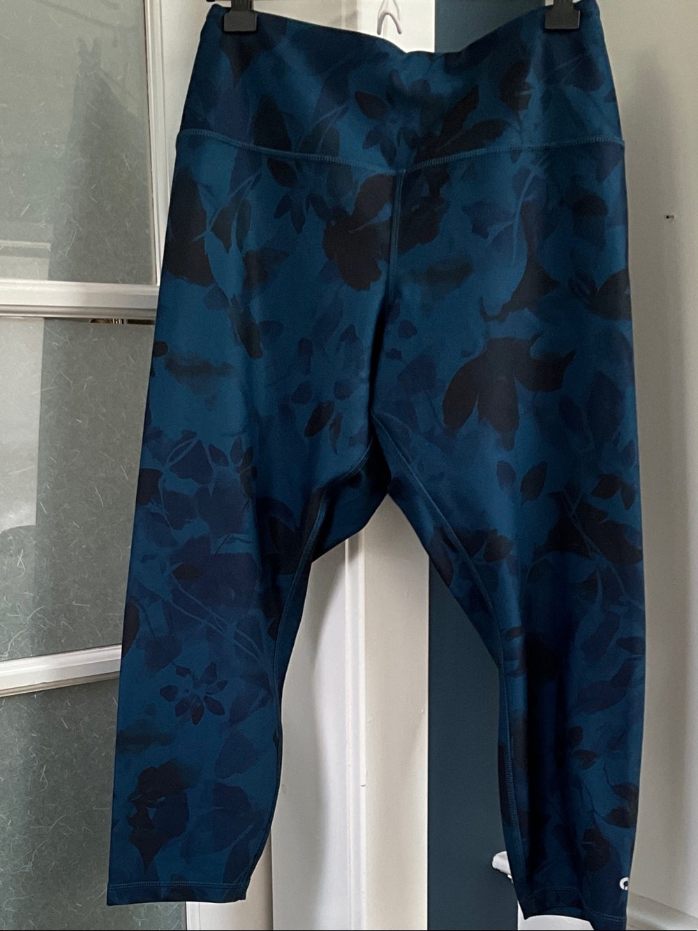 Reitmans Mixed light and dark  Blue Floral Leggings